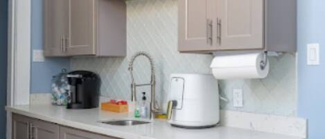 雪櫃、微波爐、焗爐、爐具