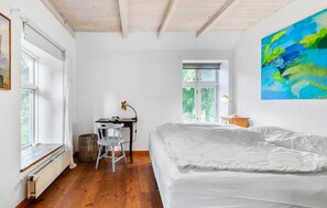 4 bedrooms, travel cot, free WiFi - Beautiful home in Sønderborg with WiFi (Sønderborg)