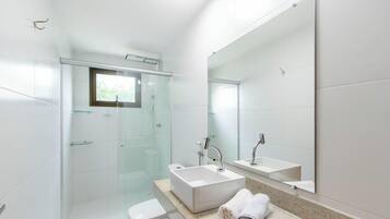 Basic Villa | Bathroom