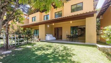 Basic Villa | Terrace/patio