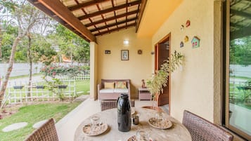 Villa básica | Restaurante al aire libre