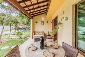 Villa básica | Restaurante al aire libre