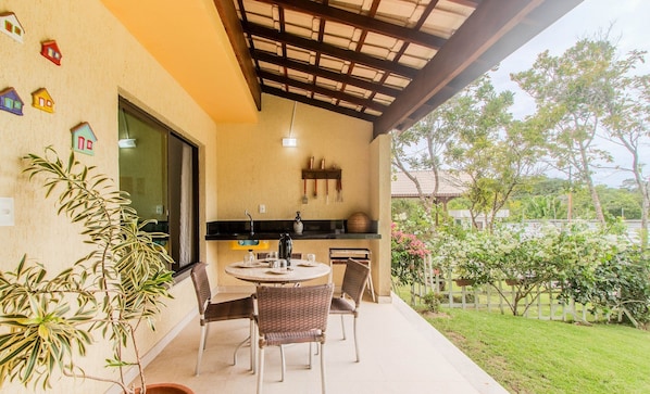 Vila básica | Opções para refeição ao ar livre