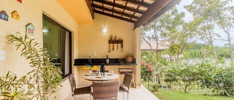 Basic-Villa | Speisen im Freien