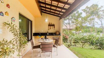 Villa básica | Restaurante al aire libre