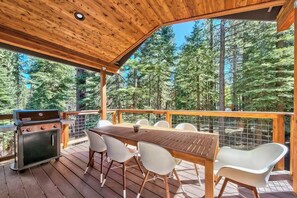 Outdoor dining - Nestled Pines Family Getaway and Hot Tub (South Lake Tahoe)