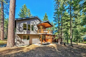 Exterior - Nestled Pines Family Getaway and Hot Tub (South Lake Tahoe)
