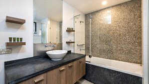 Hair dryer, towels, soap, shampoo - Belle Escapes 228-229 Luxury Beachfront Resort Palm Cove (Palm Cove)