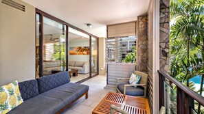 Smart TV - Belle Escapes 228-229 Luxury Beachfront Resort Palm Cove (Palm Cove)