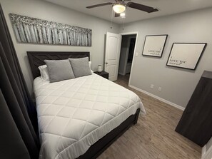 3 chambres, fer et planche à repasser, Wi-Fi gratuit, draps fournis