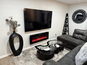 Smart TV, fireplace
