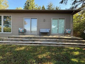 Terrace/patio - Modern Luxury steps 0.4 mi from Stadium (Morgantown)