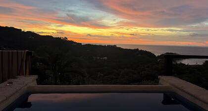 Large Oceanview 5 Bedroom House w/ Plunge Pool, WiFi and AC in Charming Ocotal