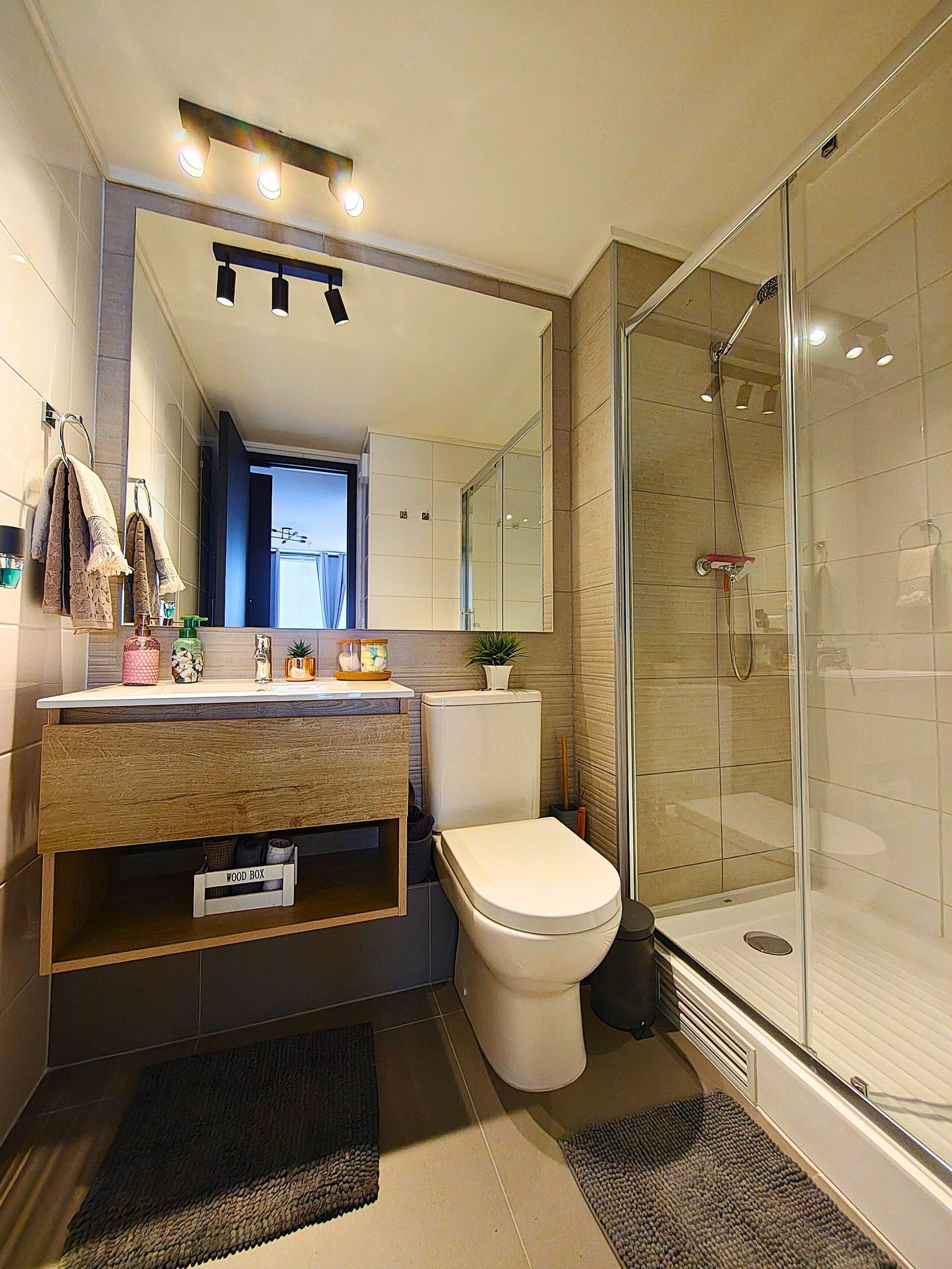 Basic Apartment | Bathroom