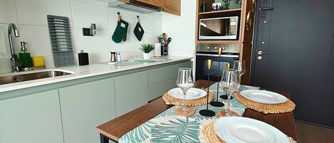 Basic Apartment | Dining