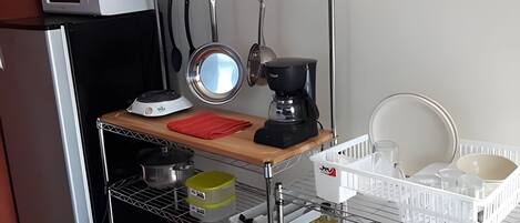 Suite | Private kitchen | Griddle, reusable coffee/tea filters