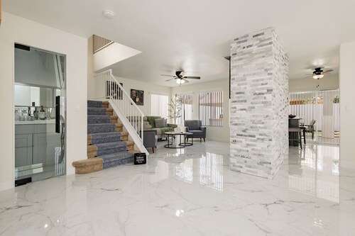 Beautiful Family-Friendly Vegas Home with WiFi and Pool