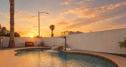 Beautiful Family-Friendly Vegas Home with WiFi and Pool