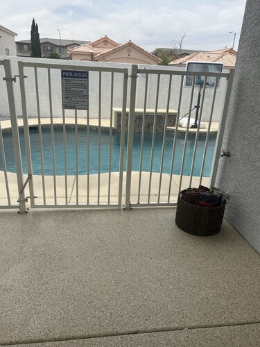 Charming 4-bedroom house with WiFi and AC in vibrant Las Vegas,With Private pool