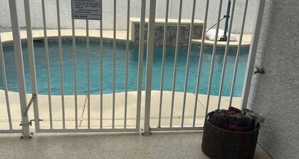 Charming 4-bedroom house with WiFi and AC in vibrant Las Vegas,With Private pool