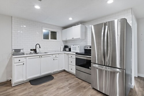 Bright & Spacious 3-bedroom Basement in Orem with WiFi, AC, In-Unit Laundry