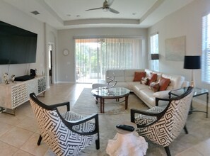 Smart-TV, Bücher, Computerbildschirme