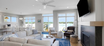 Skye Retreat : Wamplers Lake Fall Retreat | Lakefront Views + Fireplace + Fire Pit