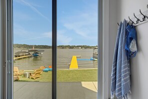 Interior - Skye Retreat : Your Cozy Autumn Retreat on Wamplers Lake (Brooklyn)