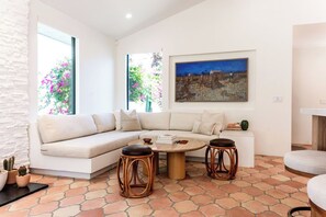 Smart-TV, Kamin, Stereoanlage