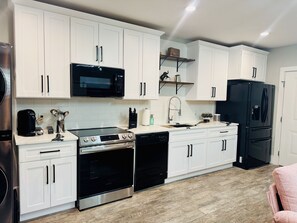 Microwave, oven, stovetop, dishwasher -
Charming 2-bedroom house in wonderful Austin with WiFi, AC (Austin)
