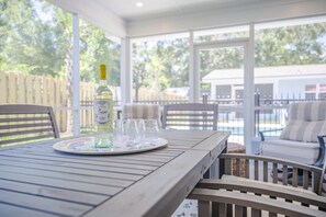 تناول الطعام بالخارج