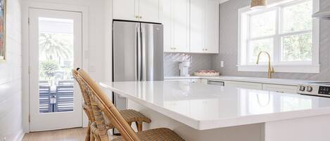 Fridge, oven, stovetop, dishwasher
