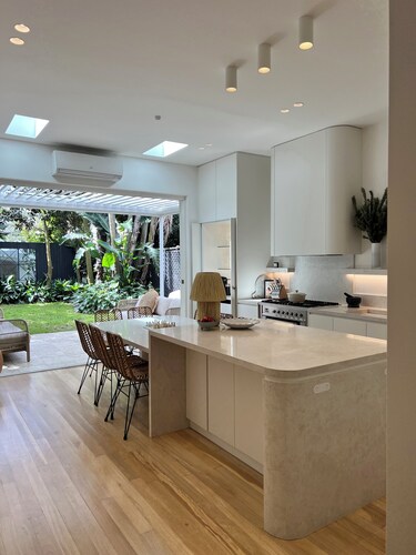 Villa Bondi: Stunning family home in heart of Bondi Beach, walk to the beach!