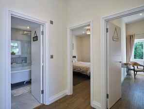 4 chambres, fer et planche à repasser, Wi-Fi, draps fournis