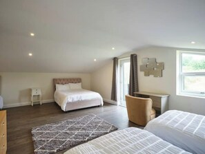 4 dormitoris, planxa i posts de planxar, wifi i roba de llit 