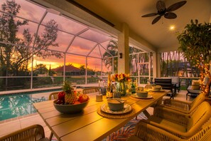 Dining - VILLA HEAVEN ON EARTH – WATER VIEW | BOAT RENTAL + TOURS VOUCHER INCL. (Cape Coral)