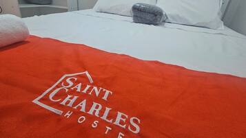 Quarto casal econômico, para não fumantes, serviço de arrumação | Wi-Fi de cortesia