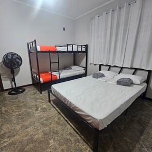 Economy Quadruple Room, Non Smoking, Housekeeping - Saint Charles Hostel (Jardim Lutfalla São Carlos)