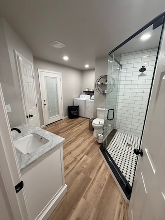 Shower, hair dryer, towels, soap. Wonderful 3-bedroom house walking distance to TSU in Stephenville