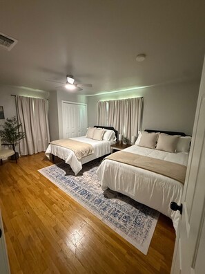 3 bedrooms, iron/ironing board, internet, bed sheets