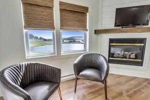 Télévision, cheminée