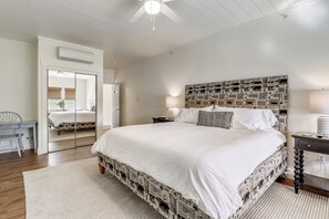 1 bedroom, iron/ironing board, WiFi, bed sheets - Room 8: Pond View, Lake Access, Private Bath Par-3 (Swanton)