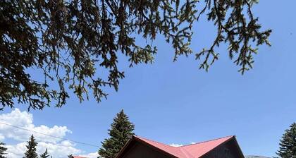 Room 3: Boutique Motel by Lake 15 Minutes to Red River/Angel Fire