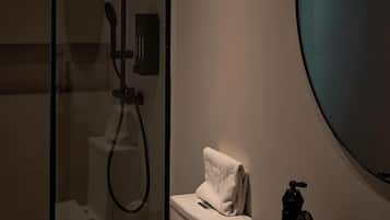 Petite Standard | Bathroom
