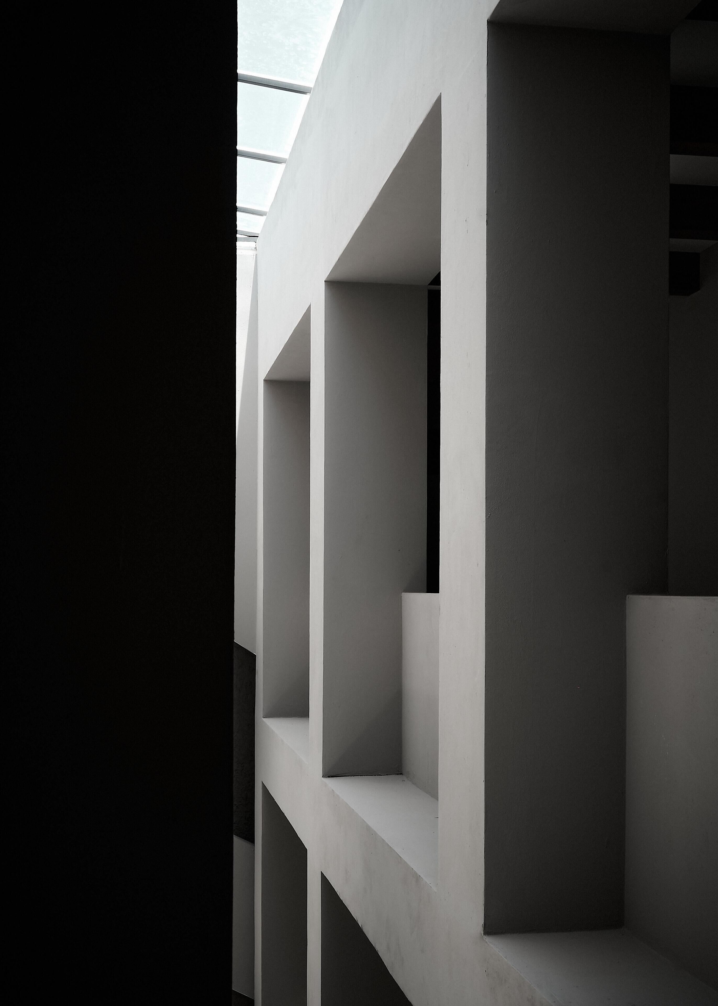 المنشأة من الداخل