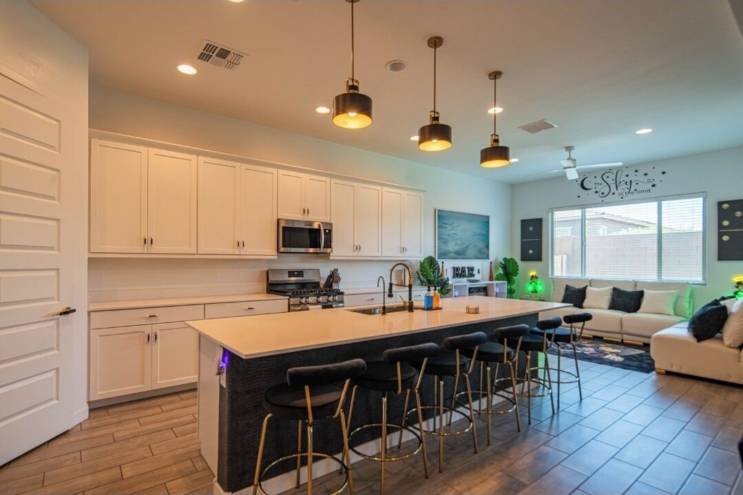 Microondas, horno, parrilla de estufa y lavavajillas 