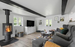 Smart TV y chimenea 