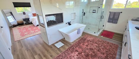 3 chambres, fer et planche à repasser, Wi-Fi gratuit, draps fournis