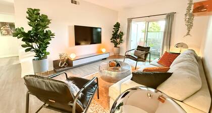 Charming 3BR with WiFi, AC and Parking in Marvelous Los Angeles