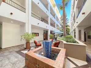 Terrace/patio - Charming 3BR with WiFi, AC and Parking in Marvelous Los Angeles (Los Angeles)
